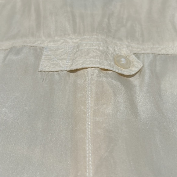 DALIA Size SM Luxe Cream 100% Silk Short Sleeve Collared Button-up top Workwear - Picture 8 of 10